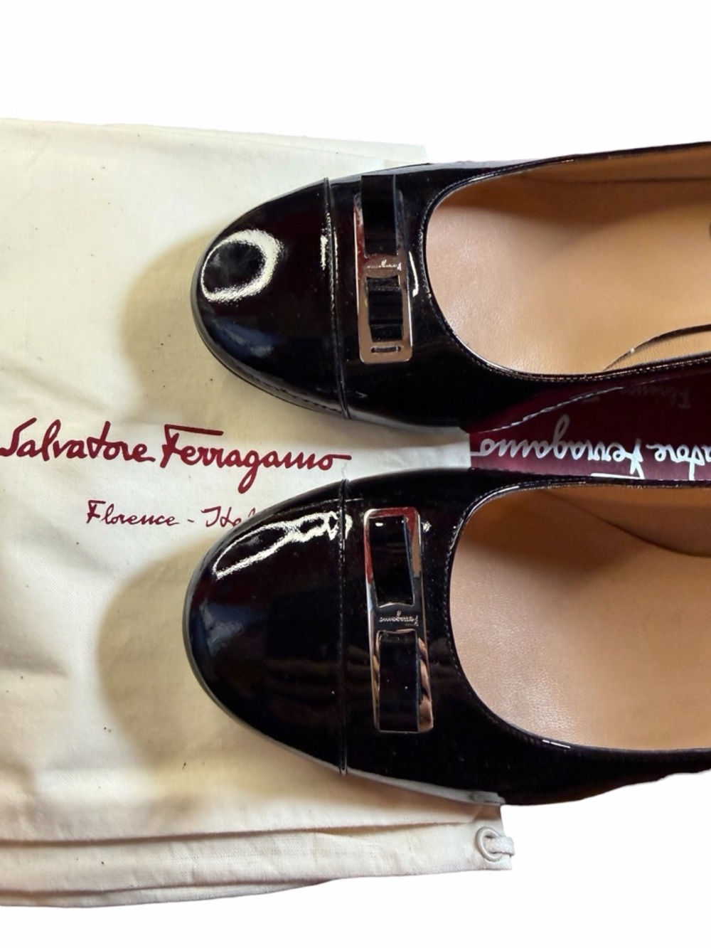 NIB Salvatore Ferragamo Black Patent Leather Vara Bow Pumps 9C - Picture 2 of 8